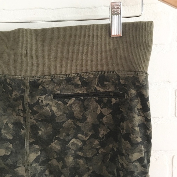 Lululemon Women Track pants Army Green Camo print Y2K Full Zip leg Pockets 6 - Picture 15 of 16